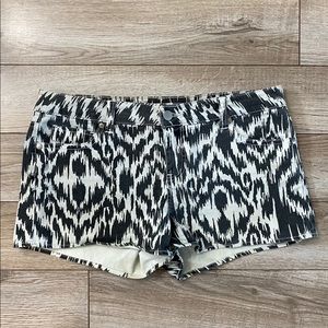 Dark gray and white patterned shorts - Juniors 9